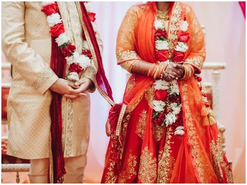 Marriage Garland Facts know why this Marriage Called As Varmala not  Vadhumala Read Here story Behind this | शादी में जो माला पहनाते हैं उसे  वरमाला ही क्यों बोलते हैं, वधुमाला क्यों