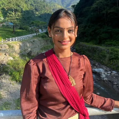 महाकुंभ गर्ल मोनालिसा ने शुरू की 'द डायरी ऑफ मणिपुर' की शूटिंग, देखें फोटोज-वीडियो