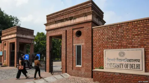 दिल्ली यूनिवर्सिटी में एडहॉक टीचर्स की दुनिया क्यों हिल गई है? - BBC News  हिंदी