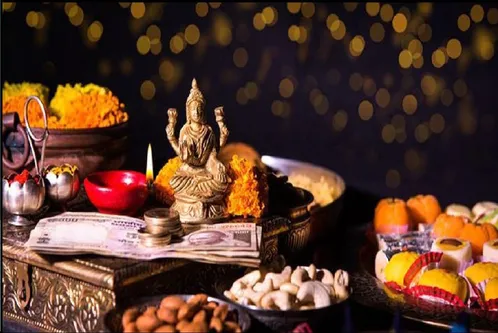 Diwali 2022: इस दिवाली पर घर और ऑफिस में कैसे करें पूजा, किस दिशा में रखें  मूर्ति,How to worship this Diwali at home and office, in which direction to  place the idol