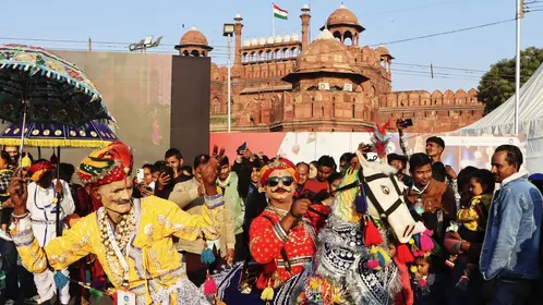 अंग्रेजों की लूट, मुगलों का सरेंडर, लालकिला कैसे आजादी की कहानियों का हिस्सा  बना? पढ़ें किस्से | How delhi red fort became part of independence of india  freedom movement from ...