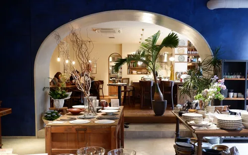 the harvest store & cafe