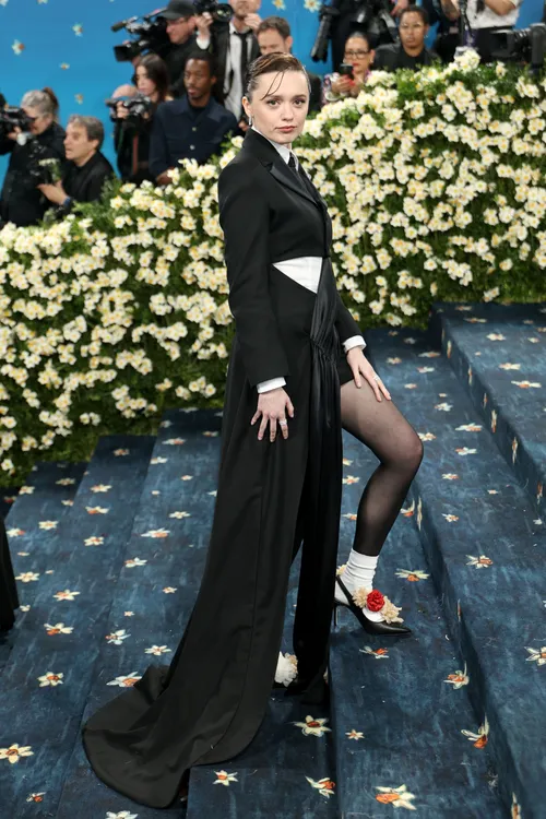 new york, new york may 05: aimee lou wood attends the 2025 met gala celebrating superfine: tailoring black style at metropolitan museum of art on may 05, 2025 in new york city. (photo by michael loccisano/ga/the hollywood reporter via getty images)