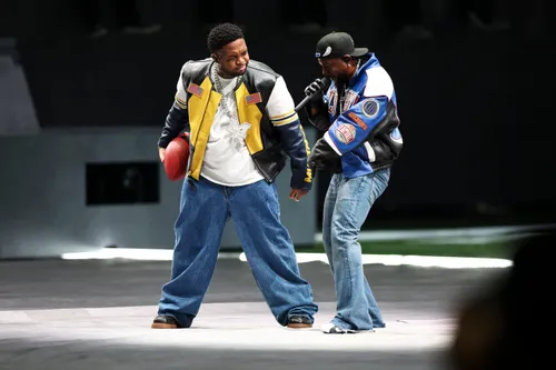 mustard and kendrick lamar at the apple music super bowl lix halftime show