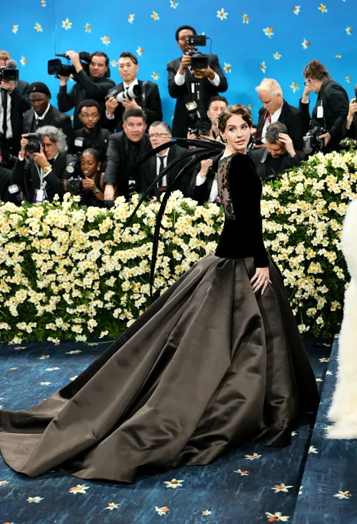 new york, new york may 05: lana del rey attends the 2025 met gala celebrating superfine: tailoring black style at metropolitan museum of art on may 05, 2025 in new york city. (photo by theo wargo/filmmagic)