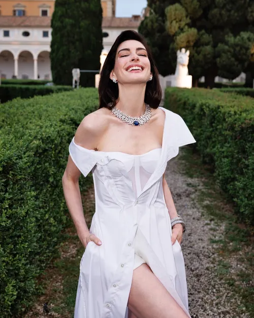 Anne Hathaway on X: "How do you say "Mother" in your language?✨ #AnneHathaway https://t.co/TJjuxAHGjp" / X
