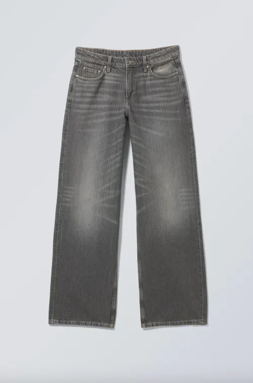 Ample Low-Rise Wide-Leg Jeans