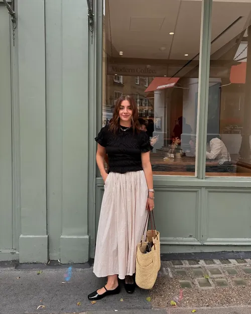 Sometimes monochrome 🖤🤍#ootd #outfit #wiw #outfitinspo #outfitoftheday #midiskirt #maryjaneshoes #balletshoes #zaraskirt #zarawoman #zaraoutfit #asos #monochrome #monochromefashion #mystyle