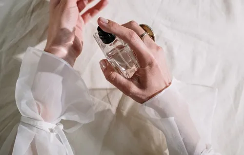 4 Clean Perfume Brands We Love _ Avocado Green® Magazine