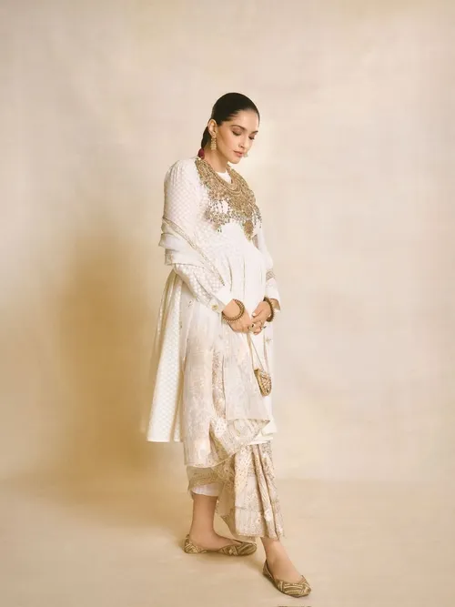 दिल बदलता नहीं… बस औरों के लिए धड़कने लगता है. 🤍✨Wrapped in love, heritage & the journey of bec-2