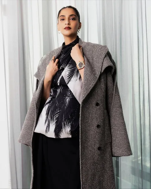 Mama Swag ActivatedStyle- non-negotiable.Energy- don’t try me. 😎 🖤 Look @ferragamo Styled by @