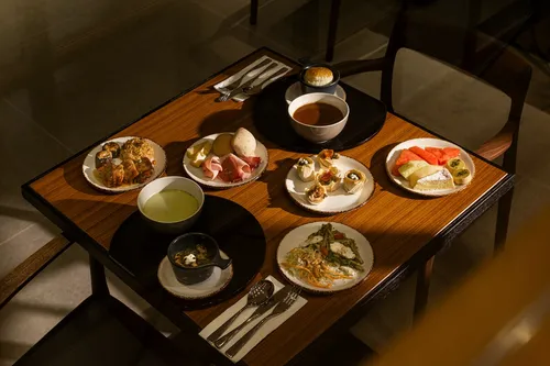 Cathay+Pacific+brings+a+redesigned+lounge+experience+to+The+Bridge+at+Hong+Kong+International+Airport+3 (1)