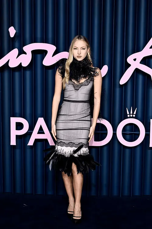 lila-moss-fashion-awards-2025-692de588b3b2d