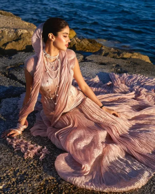 @taruntahiliani and @chopard for @janhvikapoor tonight in Cannes. Modern India at the French Riv