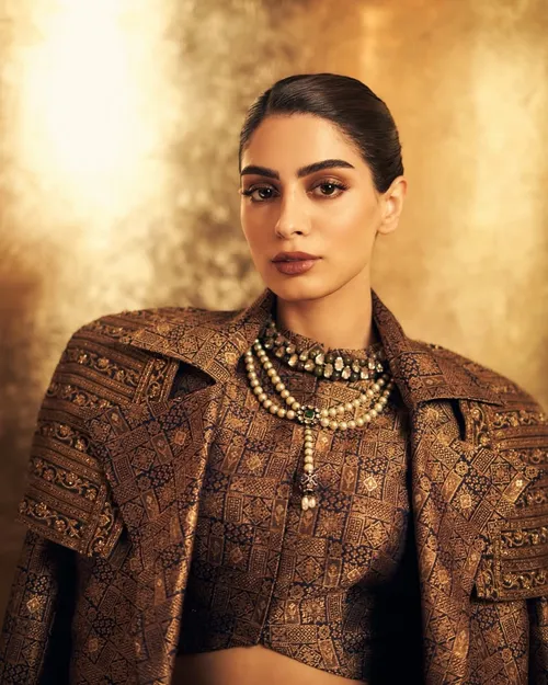 In Swadesh last night, appreciating the artistry and history behind every weave🤍-3