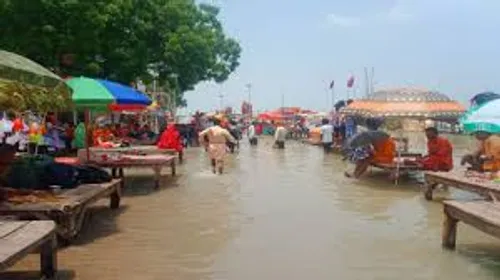 Prayagraj Flood: Ganga-yamuna Water Level Reached Close To Danger Mark,  Water Entered Settlements - Amar Ujala Hindi News Live - Prayagraj Flood :  खतरे के निशान के करीब पहुंचा गंगा-यमुना का जलस्तर,
