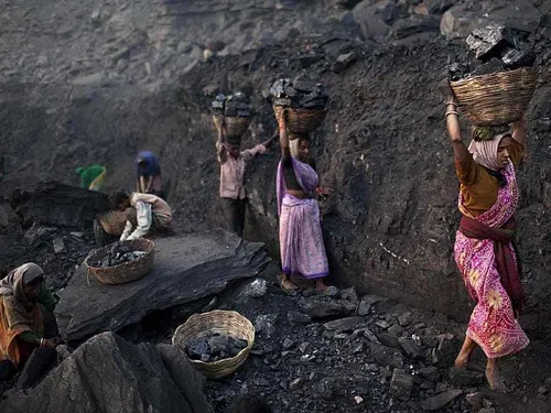 Photos: India's Illegal Coal Mines - Business Insider