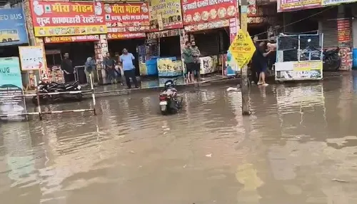 Bhopal: Due To Continuous Rain In Bhopal, Roads Are Filled With 1.5 Feet Of  Water, People Are Troubled, Level - Amar Ujala Hindi News Live - Bhopal: भोपाल में लगातार बारिश से सड़कों