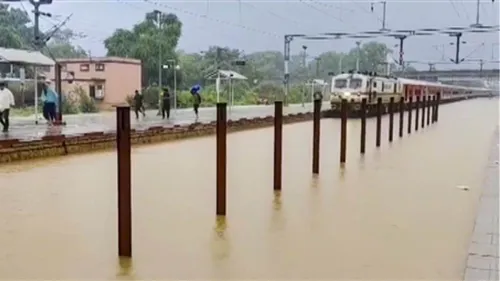 राजस्थान के 8 जिलों में बाढ़ के हालात, बूंदी में फंसे 500 लोगों को निकाला  गया; सेना ने संभाला मोर्चा - Rajasthan Floods Heavy Rains Cause Havoc  Rescue Operations Underway