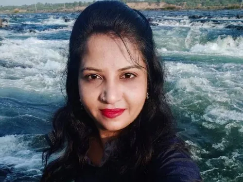 ASI Ranjana Khande in custody in TI suicide case, DPS bus climbs on divider  | LIVE अपडेट्स इंदौर: टीआई सुसाइड केस में एएसआई रंजना खांडे हिरासत में,  निजी स्कूल की बस डिवाइडर