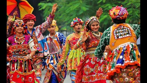 Garba Destinations: इन शहरों में नवरात्रि के दौरान ले सकते हैं गरबा खेलने  का आनंद | Garba Destinations You can enjoy playing Garba during Navratri in  these cities