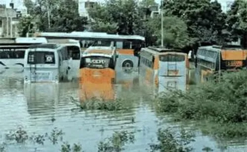 मथुरा-वृंदावन के आधे इलाके में बाढ़:हरियाणा के घग्गर ड्रेन में दरार, 300  एकड़ फसल डूबी; रायपुर एयरपोर्ट का नेविगेशन सिस्टम फेल | The Informative  Observer