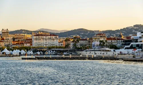 Hire a yacht and take a crusie down the buzzing coastline  