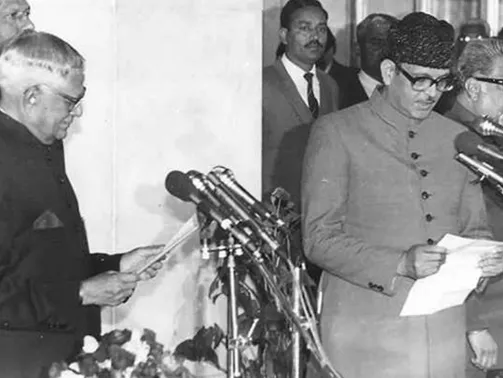 Rajiv's power collapsed due to the revelations related to Bofors, Congress  was reduced from 404 to 193 seats | आज का इतिहास: बोफोर्स घोटाले से गिरी थी राजीव  गांधी की सरकार, 404