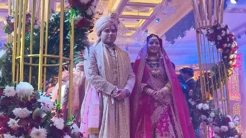 Nidhi Saraswat Wedding:कथावाचक निधि सारस्वत आज लेंगी सात फेरे, घोड़ी पर  सवार होकर चिराग लेने पहुंचे दुल्हन - Kathavachak Nidhi Saraswat Marries  Chirag Upadhyay - Amar Ujala Hindi News Live