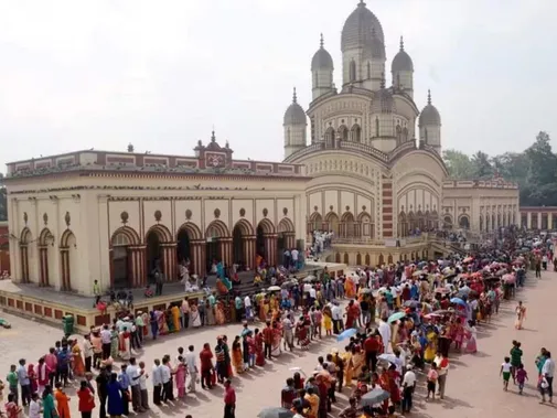 इस मंदिर में होती है भगवान की खेंडित मूर्ति की पूजा, क्या है इसका रहस्य,  पढ़ें रोचक कहानी - dakshineswar kali mandir why worshipping broken statue  of lord krishna know in hindi -