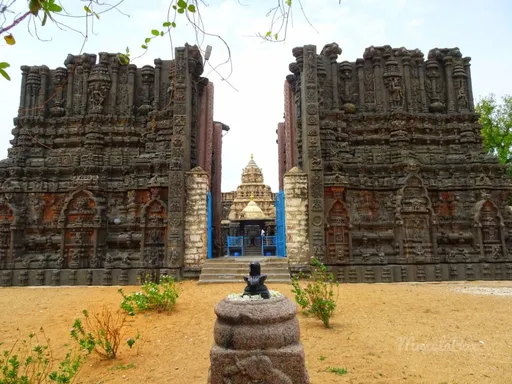 ताड़ीपत्री मंदिर - काले पत्थर पर एक कलात्मक कविता