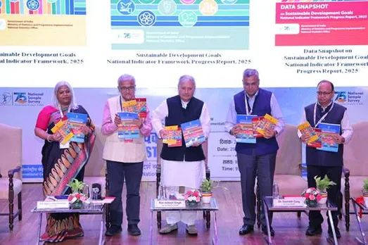 A group of people holding booksAI-generated content may be incorrect.