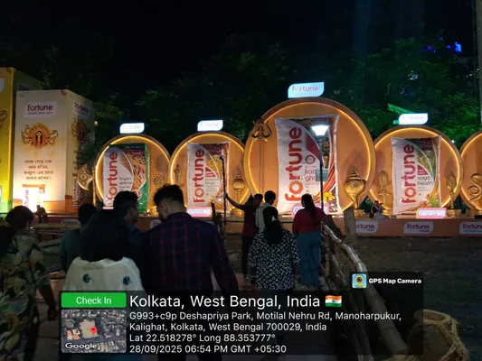 ‘Ek Chala Durga’ inspired installation at Deshopriyo Park 4