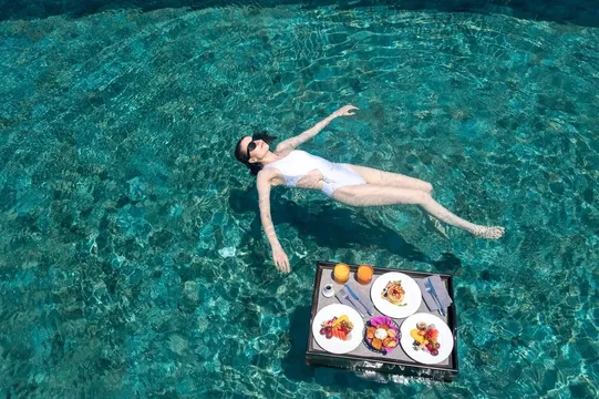 TNM - in the pool - Medium