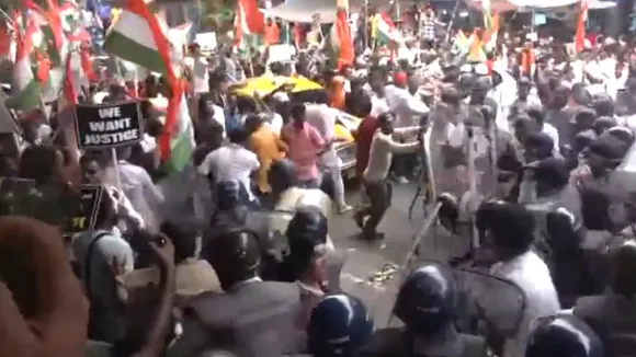 RG Kar protesters lathicharged, victim's mother says 'Mamata's cops'  assaulted her - India Today