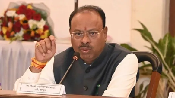 Revenue Minister Chandrashekhar Bawankule warned revenue officials |  खबरदार! कामात कुचराई तर कारवाई, महसूल मंत्री चंद्रशेखर बावनकुळे यांनी  कोणाला दिला इशारा?