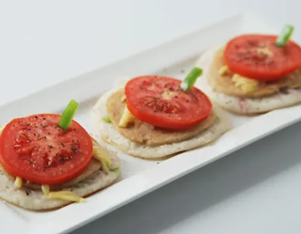 सलामी एण्ड चीज़ उत्तप्पम सेन्डविच