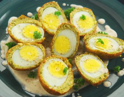 फलाफल स्कॉच एग्स् विद वेर जूस ताहिनी