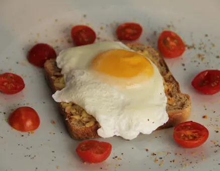 चीज़ ऐन्ड एग टोस्ट