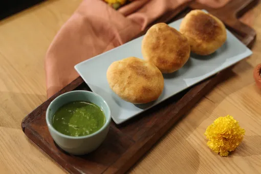 Stuffed Cheesy Kachoris