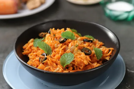 Gajar, Kishmish And Black Olive Salad