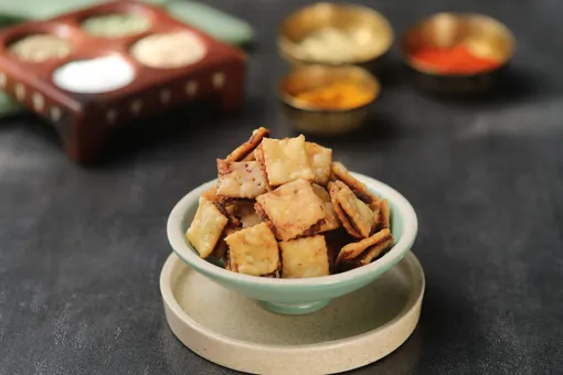 Sandwich Bhakarwadi