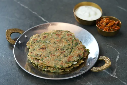 Hare Pyaaz Ka Parantha