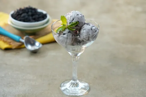Black Raisin Ice Cream