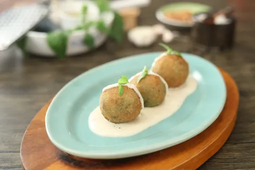 Cheesy Pesto Balls