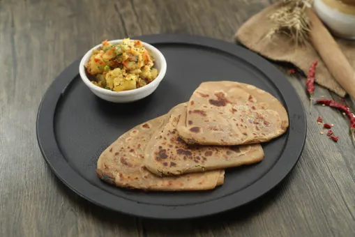 Achari Mirch Ka Parantha