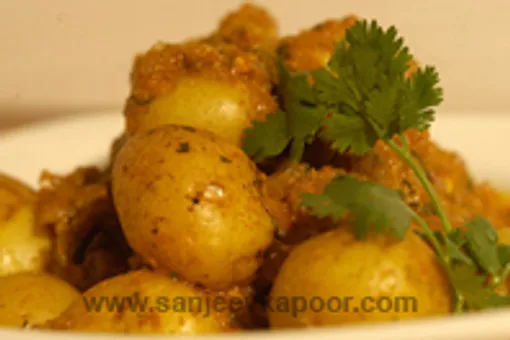 Baby Potatoes In Spicy Yogurt Gravy