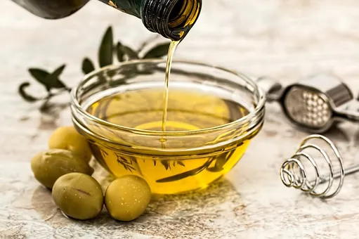 Different Types of Cooking Oils and their Uses 