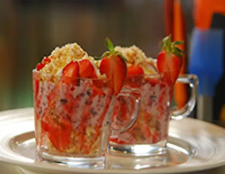Crunchy Yogurt with Strawberries - Cook Smart
