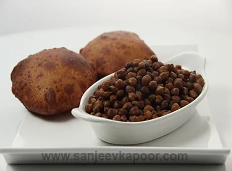 Kale Chane with Rajgira Puri